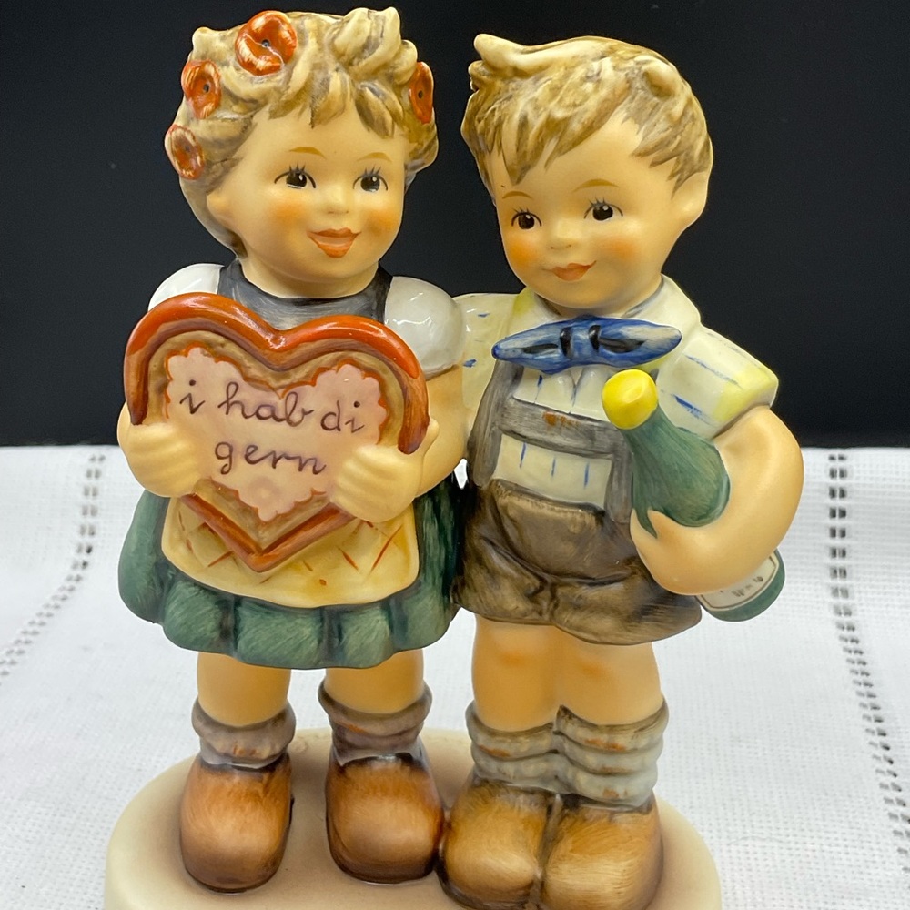 MI Hummel Club Piece 2006/2007, Gifts of Love, Hum 909, 2416